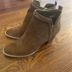 THIS ITEM IS SOLD! DOLCE VITA Jaeger Size 9.5 Nubuck Leather Double Zip Bootie